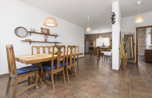 Pajara House | Vacation Home 'Casa Guerepe' with Mountain View, Whirlpool and Wi-Fi
