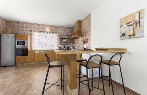 Pajara House | Vacation Home 'Casa Guerepe' with Mountain View, Whirlpool and Wi-Fi