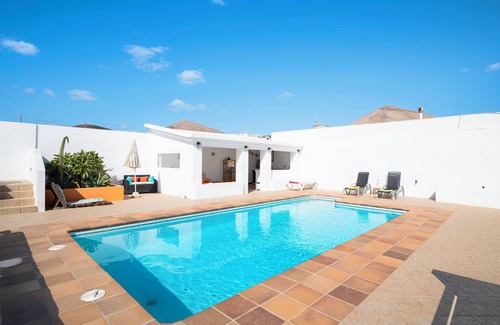 Tias House | Vacation Home "Casa Ocean" with Sea View, Shared Pool & Wi-Fi