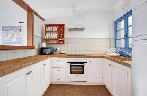 Caleta de Famara House | Vacation Home Casa Vivo Near the Beach with Sea View