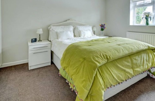Westward Ho House | Vacation home Cedars Lodge in Bideford - 2 persons, 1 bedrooms