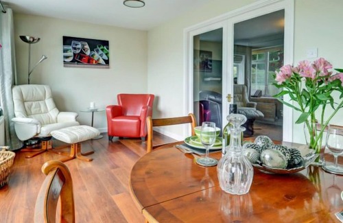 Westward Ho House | Vacation home Cedars Lodge in Bideford - 2 persons, 1 bedrooms