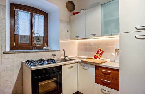 Pergine Valsugana House | Vacation Home "Chalet Bella Vita Pergine Valsugana" with Mountain View, Shared Terrace & Wi-Fi