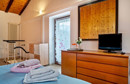 Pergine Valsugana House | Vacation Home "Chalet Bella Vita Pergine Valsugana" with Mountain View, Shared Terrace & Wi-Fi