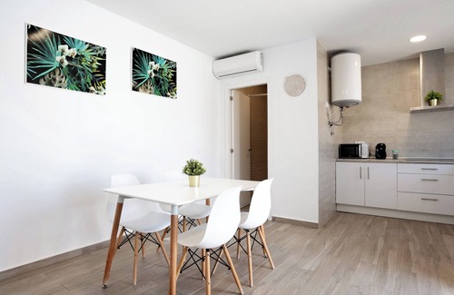 Conil de la Frontera House | Vacation Home "Complejo Luype" with Private Pool, 2 Private Terraces & Wi-Fi