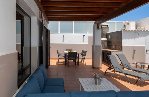 Playa Blanca House | Vacation Home 'De Los Suenos' with Mountain View, Private Pool and Wi-Fi