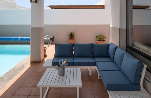Playa Blanca House | Vacation Home 'De Los Suenos' with Mountain View, Private Pool and Wi-Fi