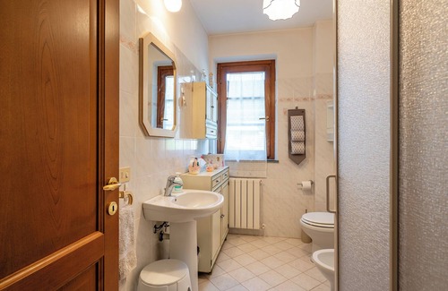 Pieve Fosciana House | Vacation Home "Di Nonna Adriana" with Shared Garden & Wi-Fi