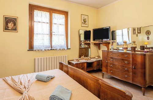 Pieve Fosciana House | Vacation Home "Di Nonna Adriana" with Shared Garden & Wi-Fi