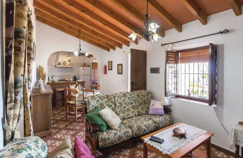 Sayalonga House | Vacation Home Encantadora Casa Rural piscina with Mountain & Sea View, Pool & Wi-Fi