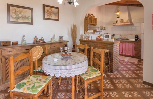 Sayalonga House | Vacation Home Encantadora Casa Rural piscina with Mountain & Sea View, Pool & Wi-Fi