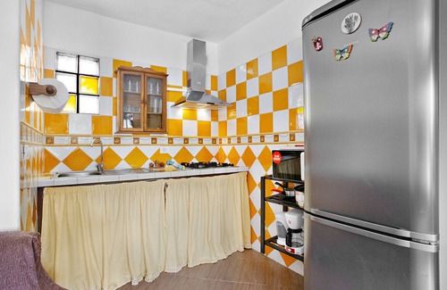 Icod de los Vinos House | Vacation Home 'Ca Luis' with Mountain View, Shared Terrace and Wi-Fi