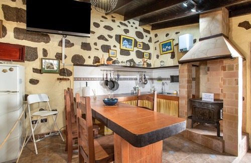 La Yedra House | Vacation Home 'Casa de Campo Ancana' with Mountain View, Private Terrace and Wi-Fi