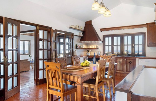Tinajo House | Vacation Home "Finca Acequia" with Sea View, Private Pool & Wi-Fi