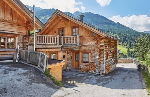 Saalbach-Hinterglemm House | Vacation home for 8 guests with 100m² in Saalbach (294780)