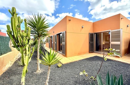 Costa de Antigua House | Vacation Home 'Fuerteventura Velvet Golf' with Private Pool, Wi-Fi and Air Conditioning