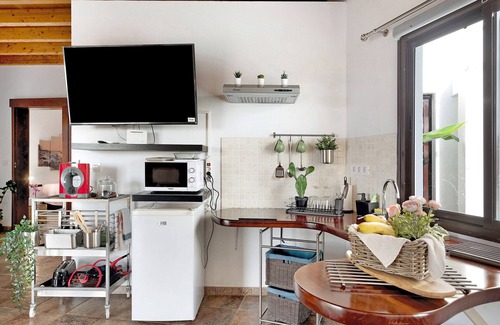 Teguise House | Vacation Home 'Guenia I' with Mountain View, Wi-Fi and Air Conditioning