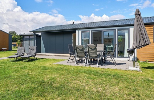 Suesel House | Vacation home Haus am See with terrace and family-friendly facilities