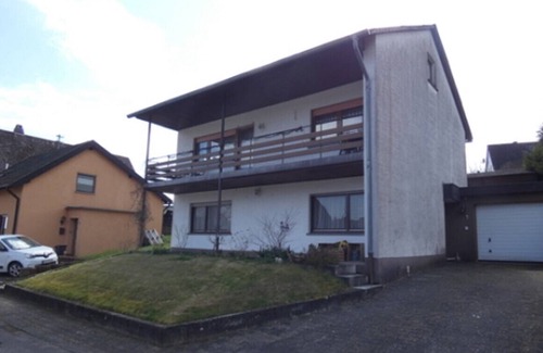 Sensweiler House | Vacation home Hunsrück; garden; barbecue area; child and pet friendly!