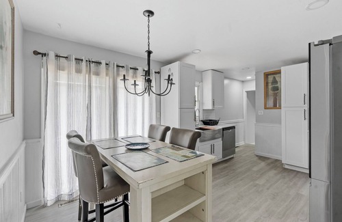Feura Bush House | Vacation home just 11 minutes from MVP Arena