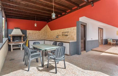 Granadilla de Abona House | Vacation Home 'Justo El Desierto' with Sea View, Shared Terrace and Wi-Fi