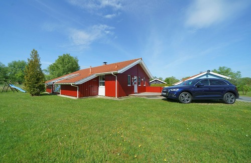 Norderteil House | Vacation home Kum Weer - A cozy retreat with generous furnishings