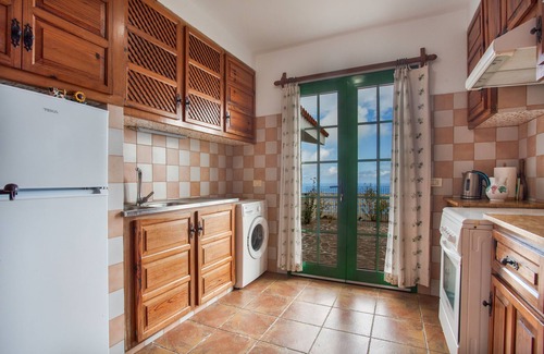 Tacoronte House | Vacation Home 'Los Dragos Y Volcán' with Sea View, Private Terrace and Wi-Fi
