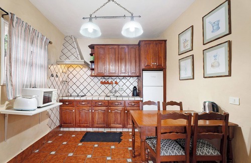 La Orotava House | Vacation Home 'Los Nardos' with Sea View, Private Terrace and Private Garden