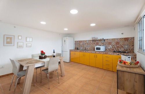 San Cristobal de La Laguna House | Vacation Home 'Los Pinos' with Sea View and Private Terrace