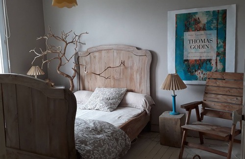 Landerneau House | Vacation Home "Maison D'artiste" with Private Terrace & Wi-Fi
