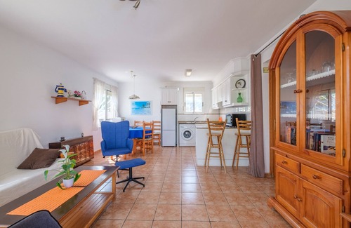 Vinaros House | Vacation Home 'Marblau 3' with Pool, Garden & Air Conditioning