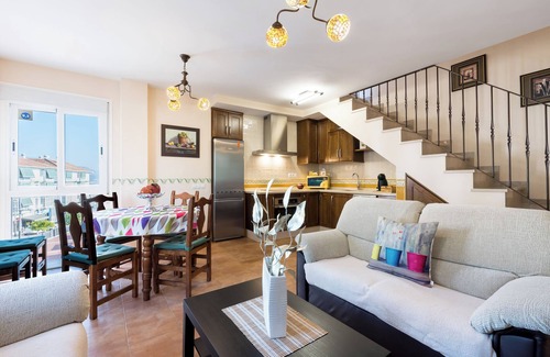 Alora House | Vacation Home "Mirador Del Guadalhorce" with Lake View, 2 Private Terraces & Wi-Fi