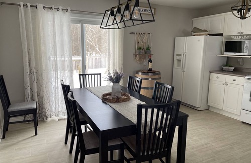 Innisfil House | Vacation Home on Simcoe lake