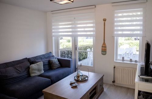 Wemeldinge House | Vacation home on the lock platform on the waterfront