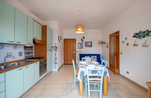 Rivabella House | Vacation Home 'Pineta Mare Flat' with Sea View, A/C & Private Terrace