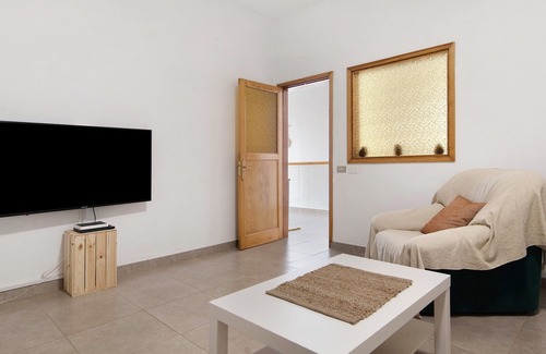 Galdar House | Vacation Home "Posada sobre Las Nubes" with Sea View, Private Terrace & Wi-Fi