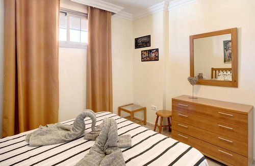 Arico Apartment | Vacation Home primera linea en poris de abona with Sea View, Shared Pool & Wi-Fi