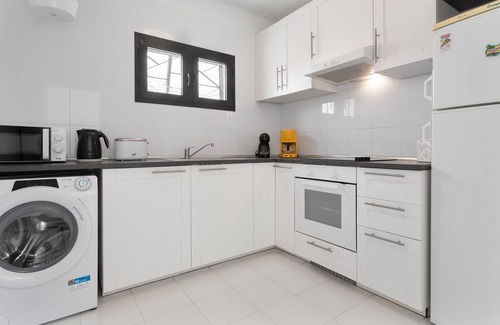Playa del Cable House | Vacation Home 'Queen Vetusta -Pool and Tennis' with Shared Pool, Shared Terrace and Wi-Fi