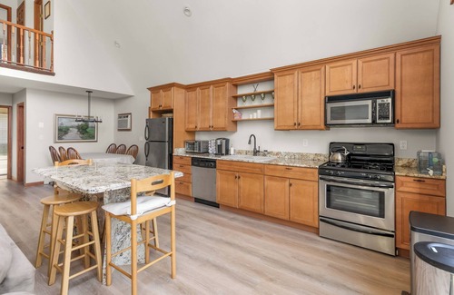 Lackawaxen House | Vacation Home surrounded by natural beauty - 5 min. from pools and lake