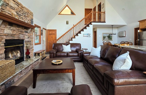 Lackawaxen House | Vacation Home surrounded by natural beauty - 5 min. from pools and lake