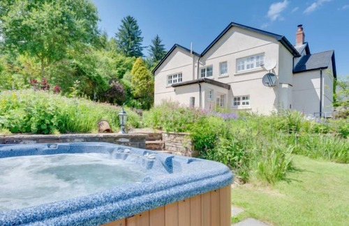 Trecastle House | Vacation home Ty'r Onwydden in Swansea - 8 persons, 4 bedrooms