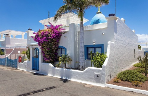 Geafond Villa | Vacation Home 'Villa 913' with Mountain View, Pool & Wi-Fi