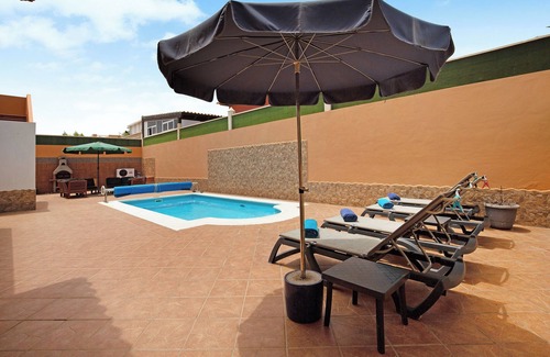 Corralejo Villa | Vacation Home 'Villa Contenta' with Pool & Wi-Fi