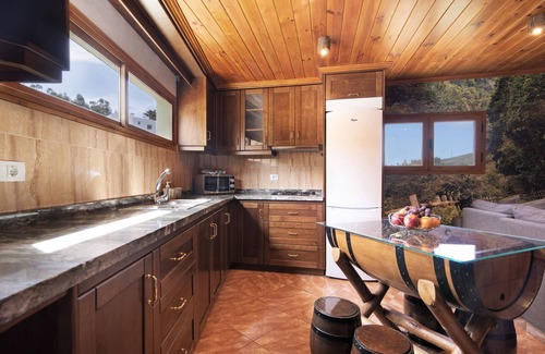 Moya Villa | Vacation home 'Vv El Alpendre' with Mountain View, Private Terrace and Wi-Fi