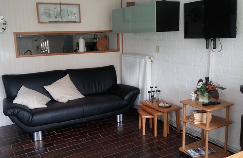 Bruinisse House | Vacation home w/view of the dike from Grevelingen Meer from the front door