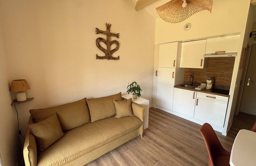 Aigues-Mortes House | Vacation home with unoverlooked garden, a stone's throw from the ramparts