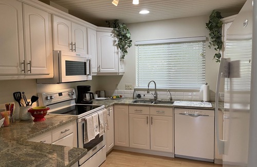 Heron's Landing House | Vacation home within walking distance to Bowman Beach