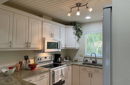 Heron's Landing House | Vacation home within walking distance to Bowman Beach