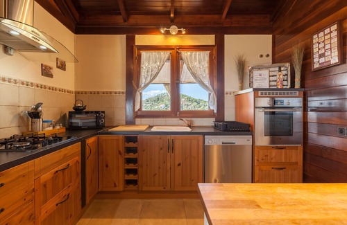 Cubelles House | Vacation Home "Wood House Massaranduba" with Private Pool, Private Terrace & Wi-Fi