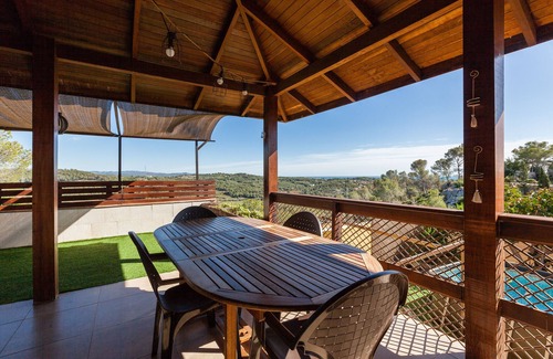 Cubelles House | Vacation Home "Wood House Massaranduba" with Private Pool, Private Terrace & Wi-Fi